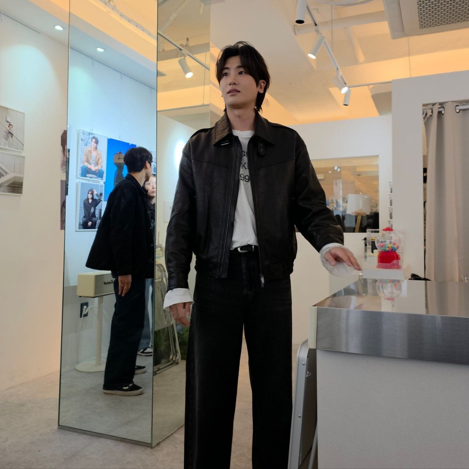 A moment captured by a fan of Park Hyungsik