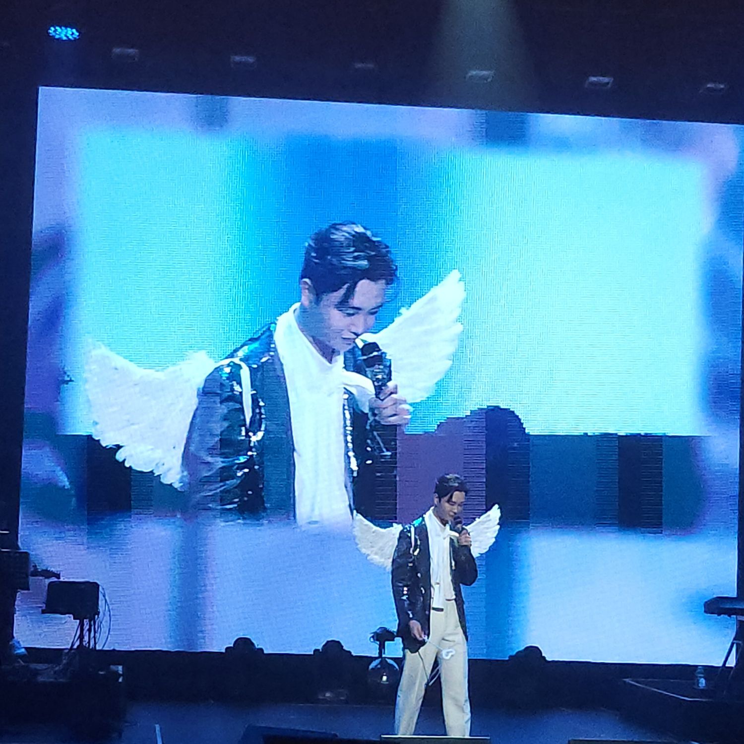 A moment captured by a fan of Song Minjun