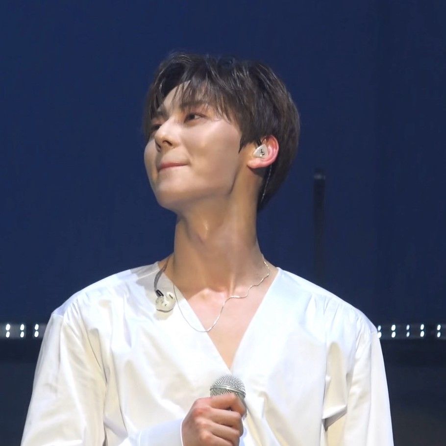 Behind-the-scenes cut of Hwang Minhyun
