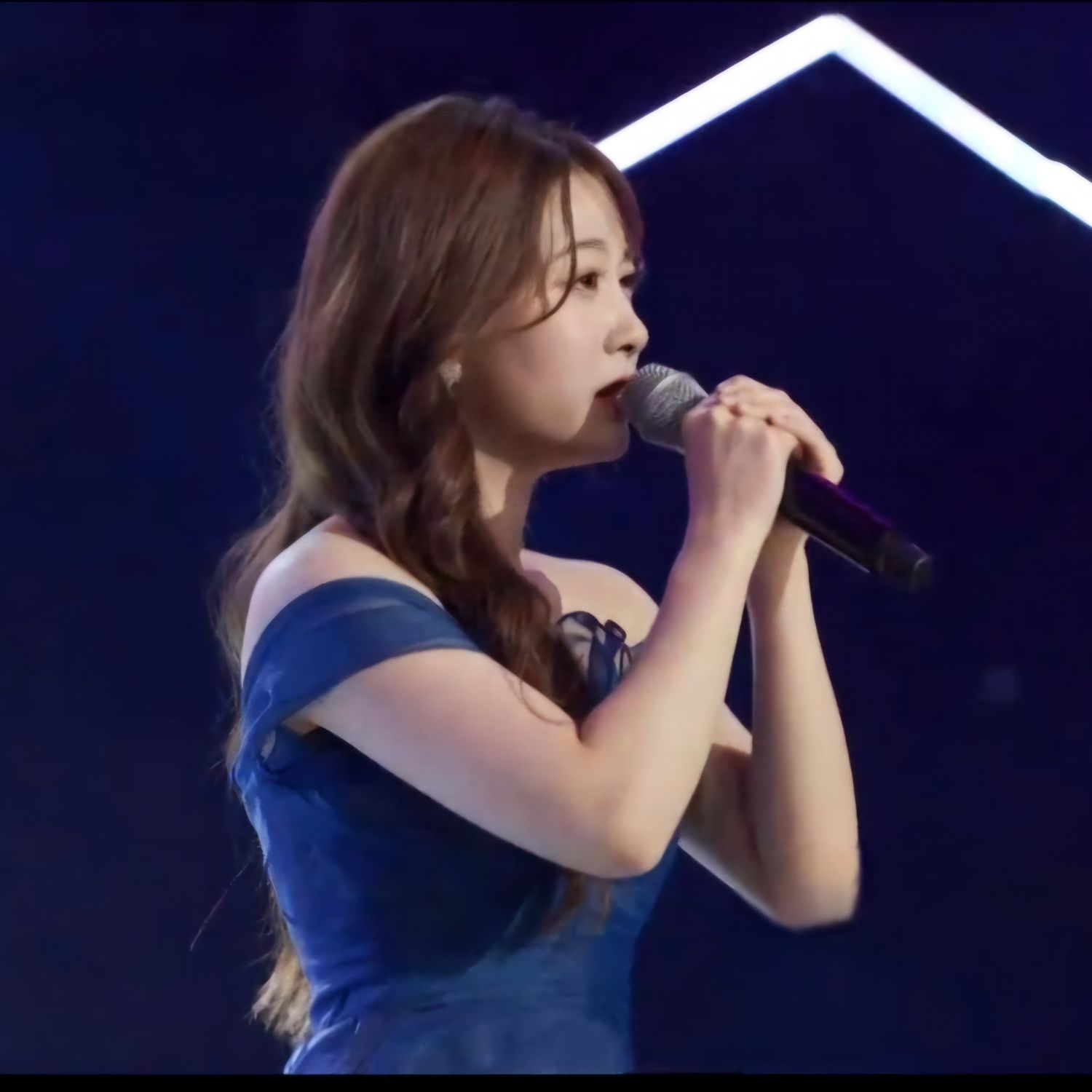 Behind-the-scenes cut of Oh Yujin