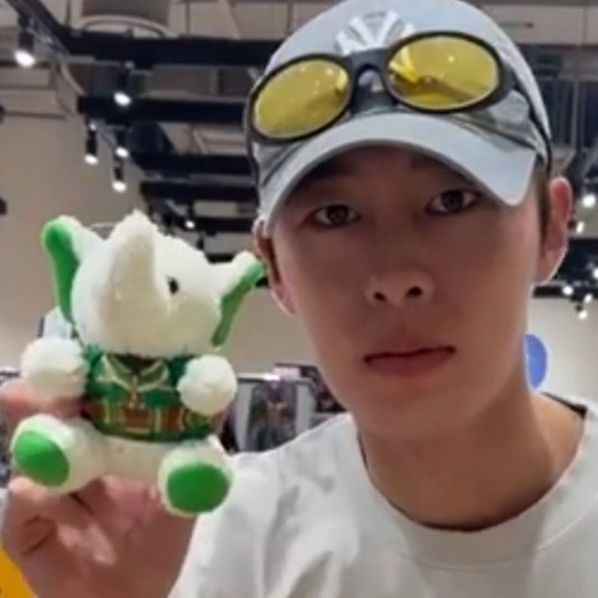 Recent activity shot of Lee Jaewook