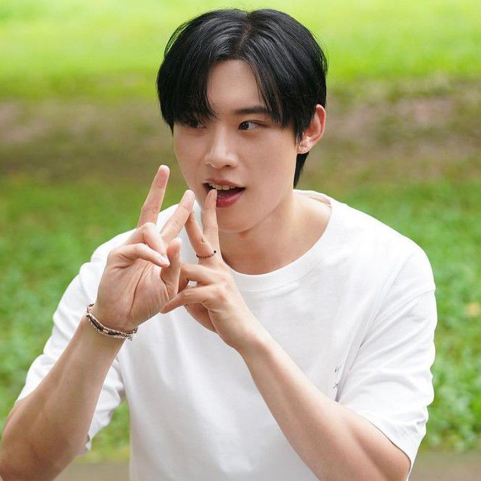 Behind-the-scenes cut of Kim Sungcheol
