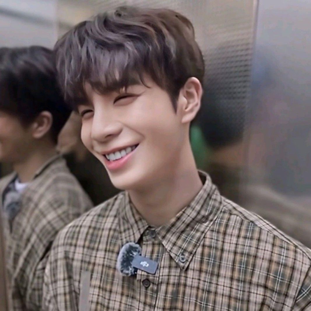 Behind-the-scenes cut of Jeong Dongwon