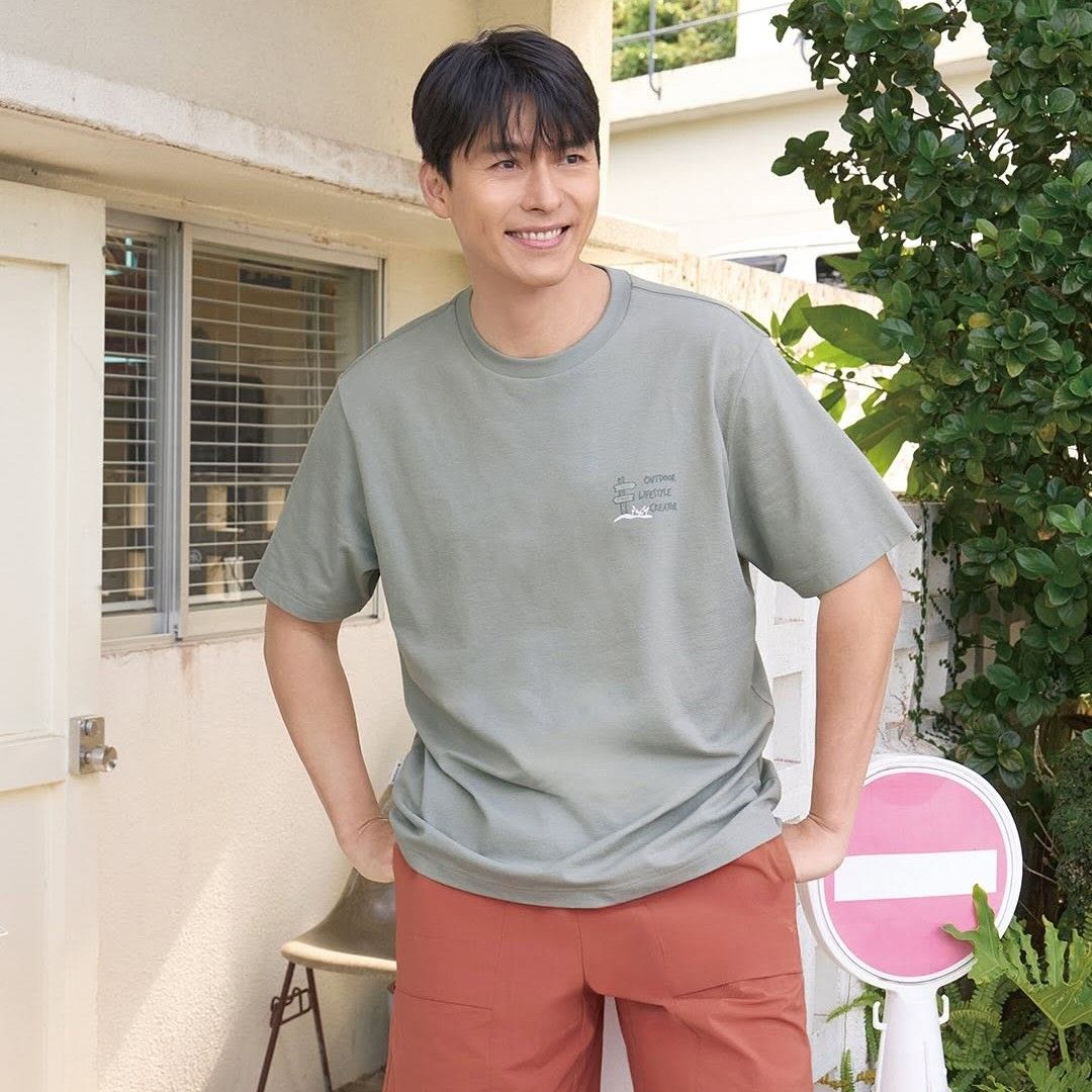 A moment captured by a fan of Hyun Bin