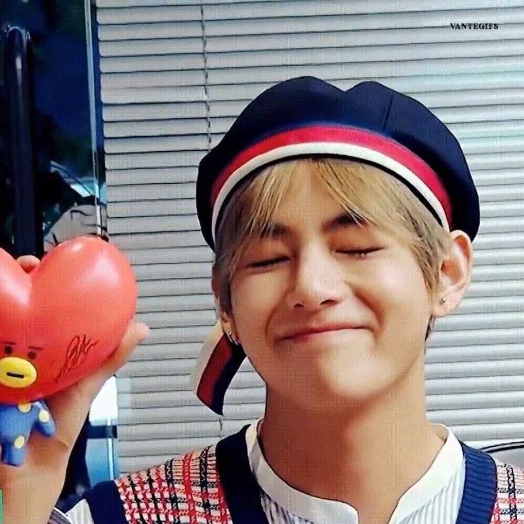 Foto terbaru dari Kim Taehyung (V)
