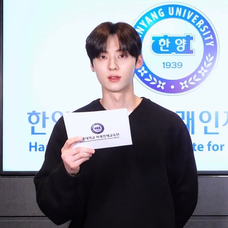 Recent activity shot of Hwang Minhyun