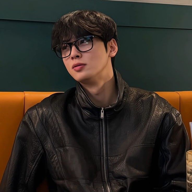 A moment captured by a fan of Cha Eunwoo