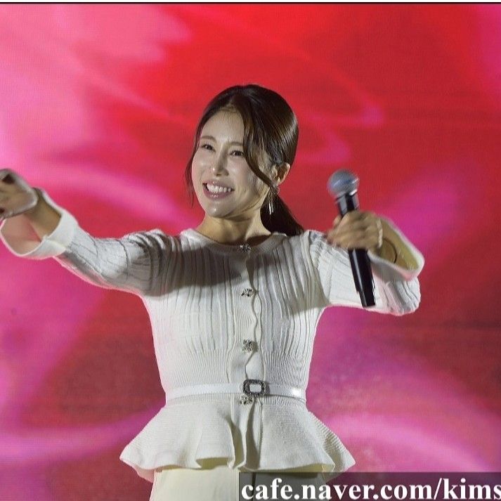 Cuplikan di balik layar dari Kim Soyou