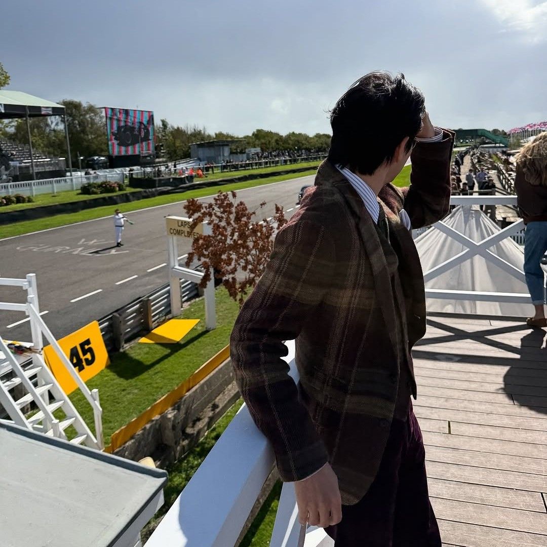 Behind-the-scenes cut of Lee Jinwook