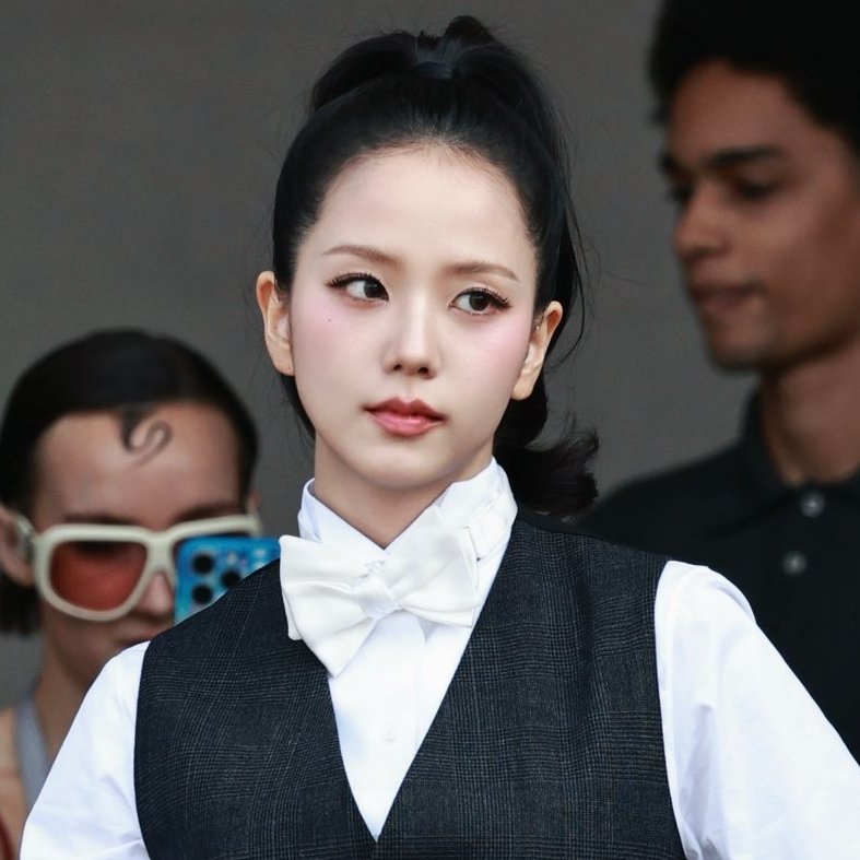 Behind-the-scenes cut of Jisoo (1995)