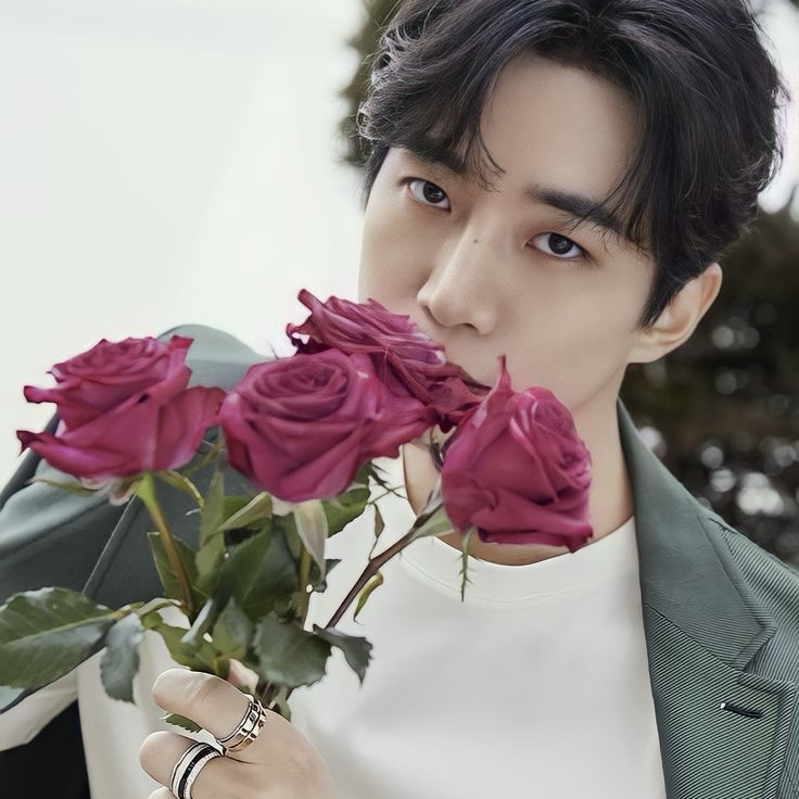 Recent activity shot of Lee Junho