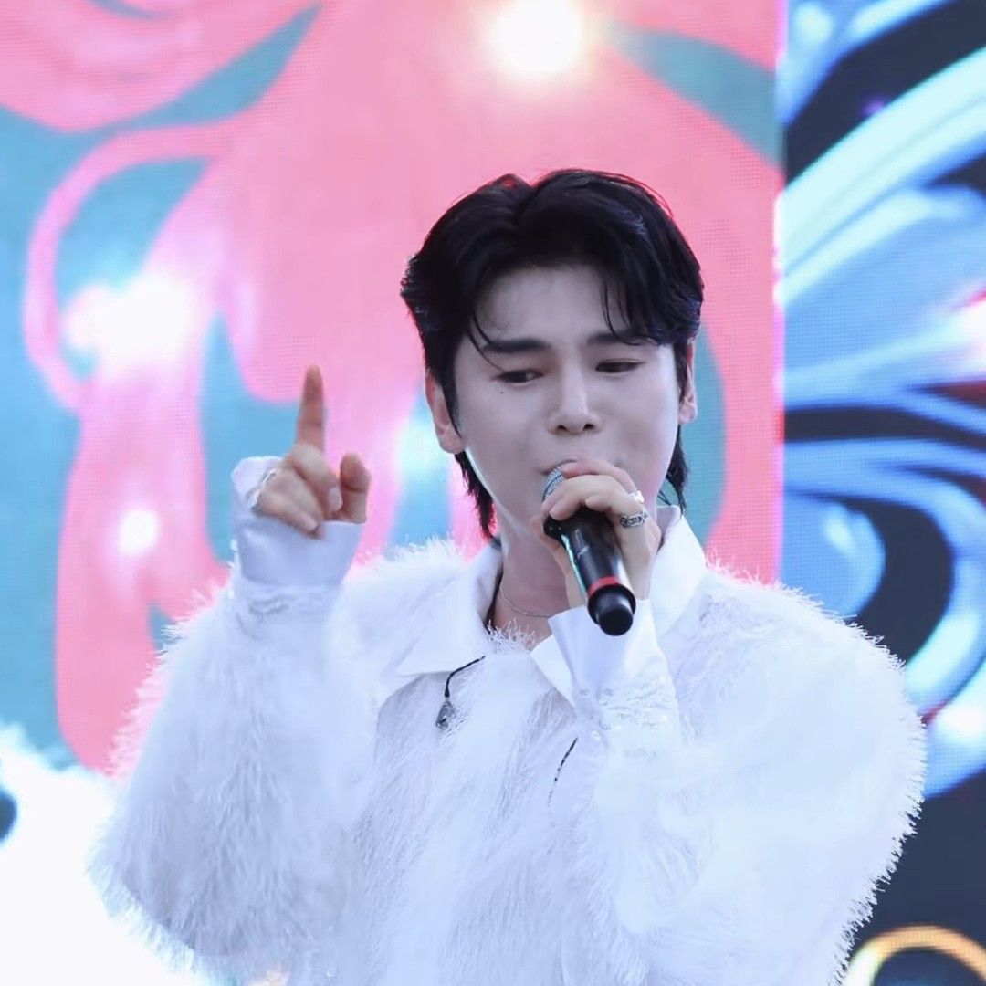 Behind-the-scenes cut of Kim Junsu (1991)