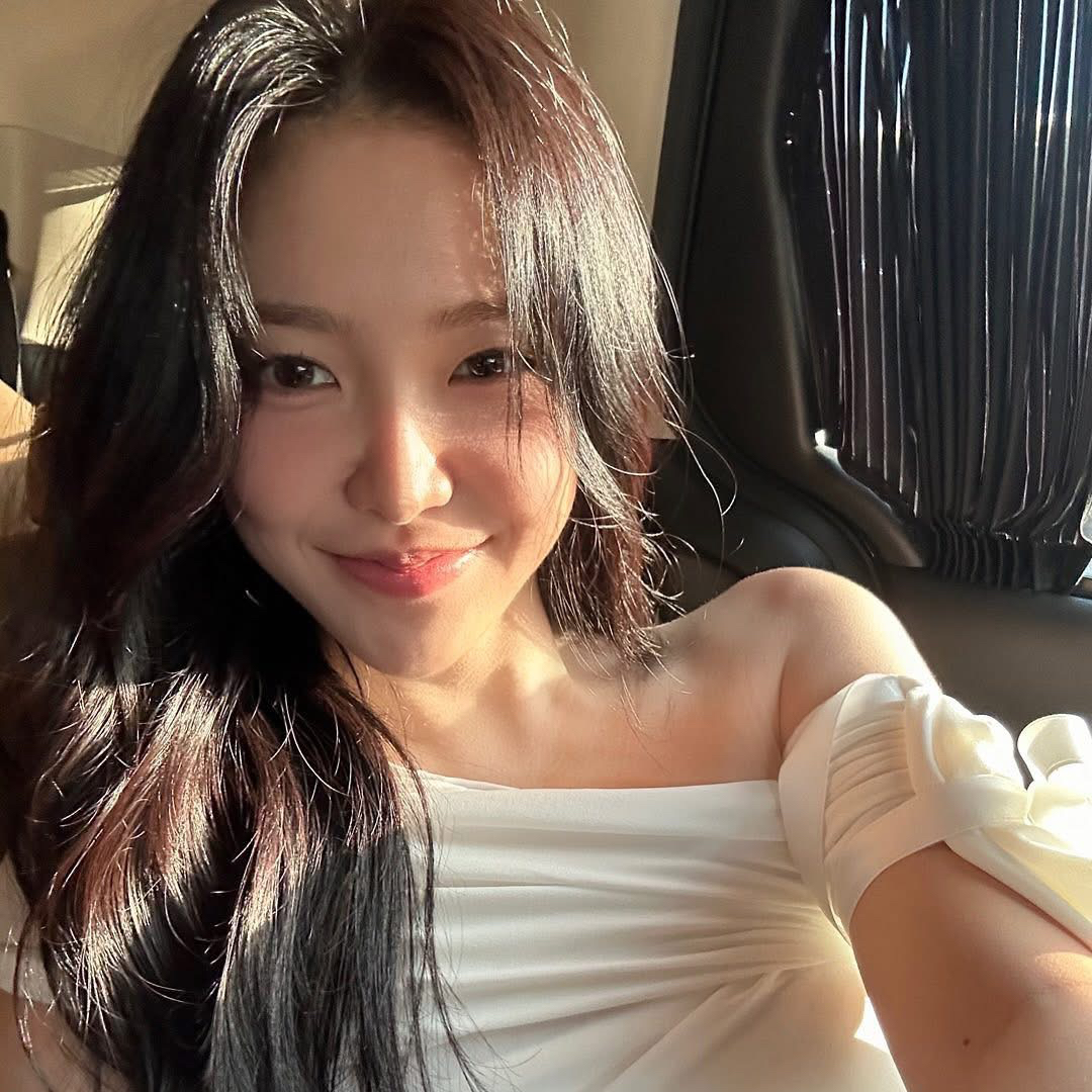 Recent activity shot of Yeri (1999)