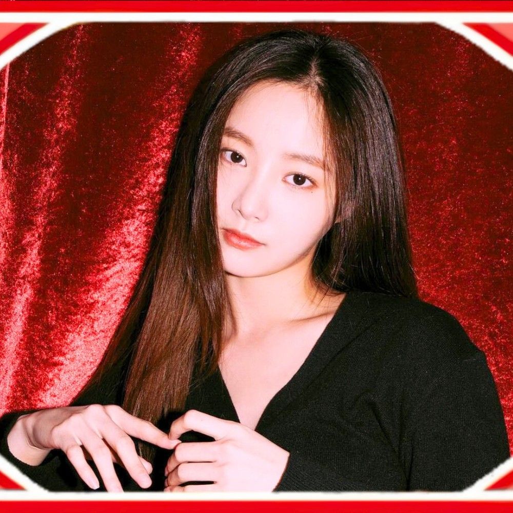 Behind-the-scenes cut of Yeonwoo
