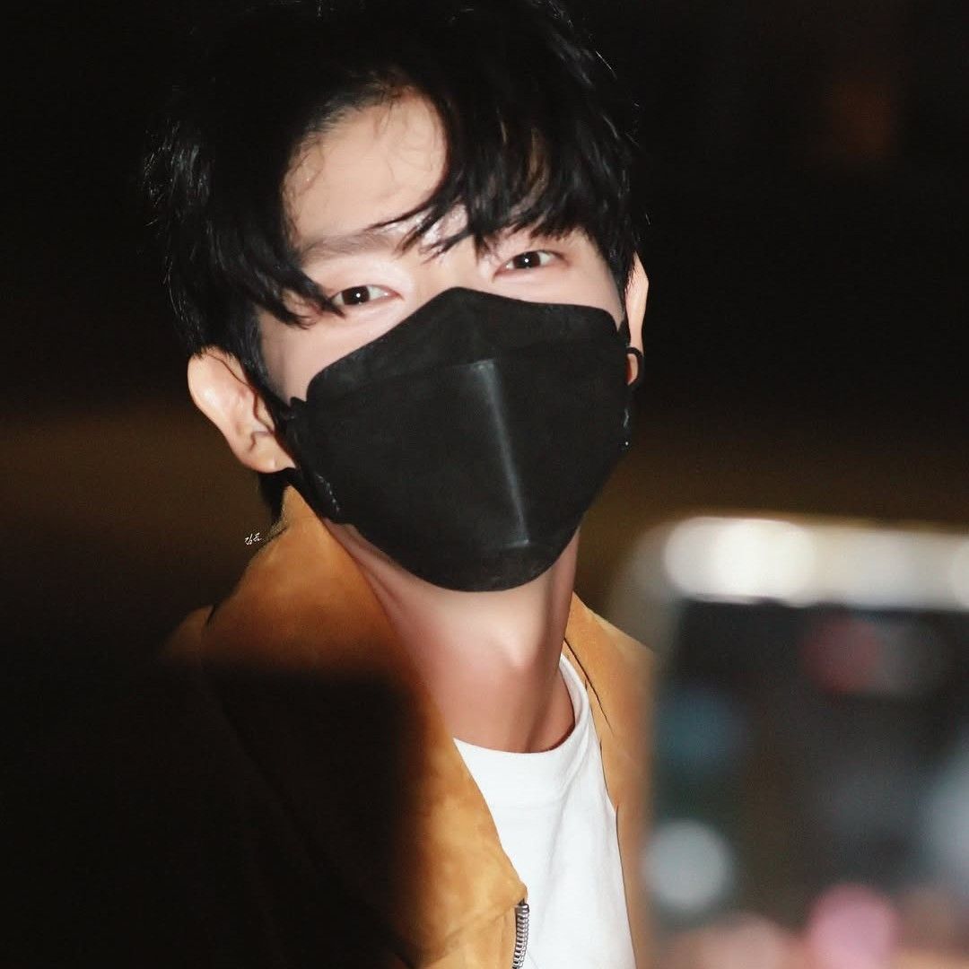 A moment captured by a fan of Lee Joongi