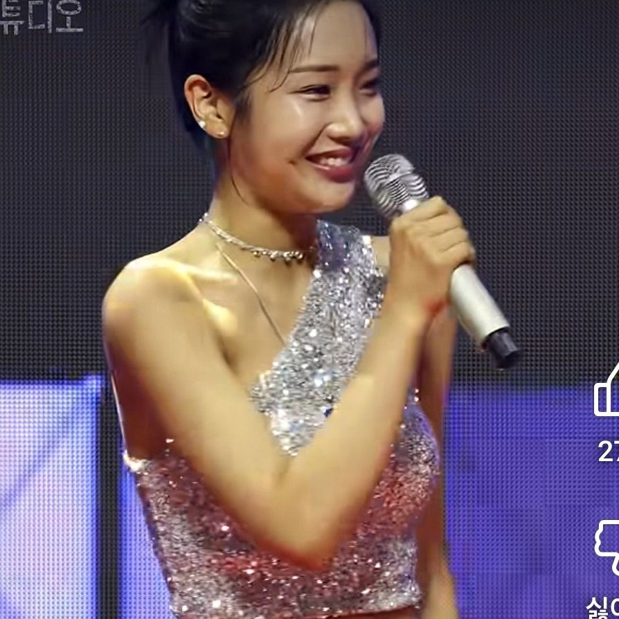 A moment captured by a fan of Kim Soyeon (2004)