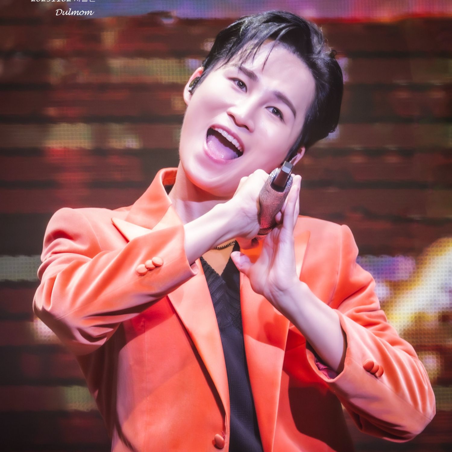 A moment captured by a fan of Kim Heejae