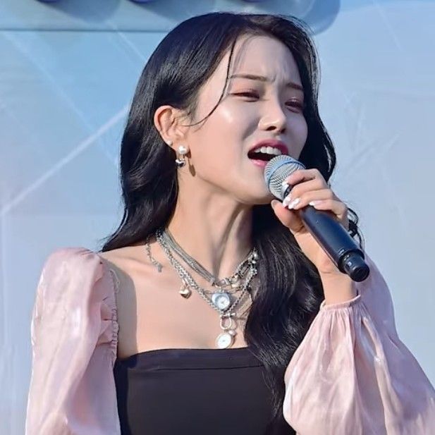 Recent activity shot of Kim Soyeon (2004)