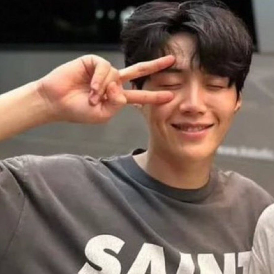 Behind-the-scenes cut of Kim Seonho