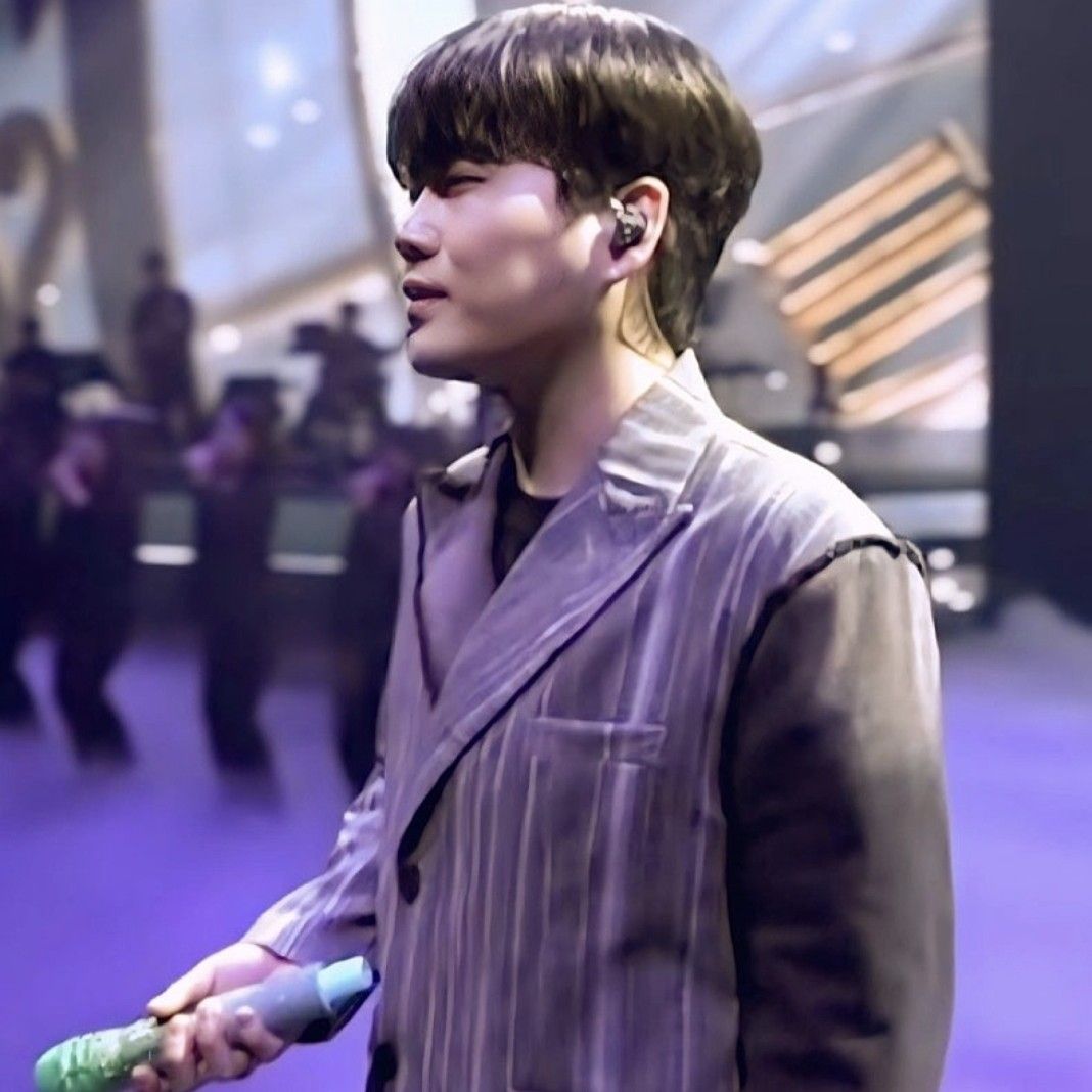A moment captured by a fan of Hwang Youngwoong