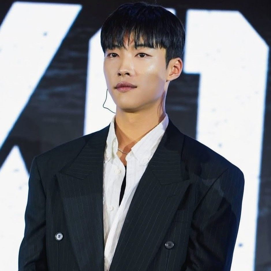 A moment captured by a fan of Woo Dohwan