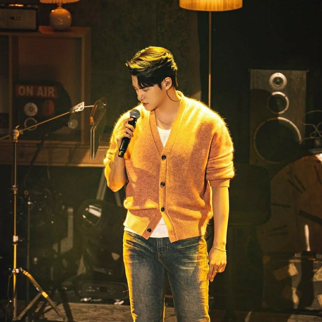 Behind-the-scenes cut of Shin Seungho