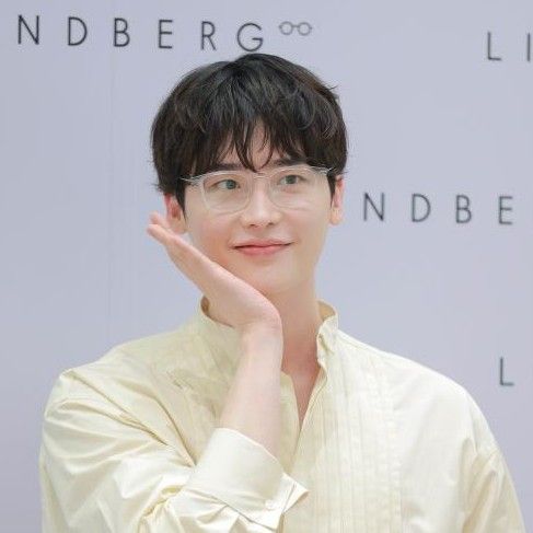 Behind-the-scenes cut of Lee Jongsuk