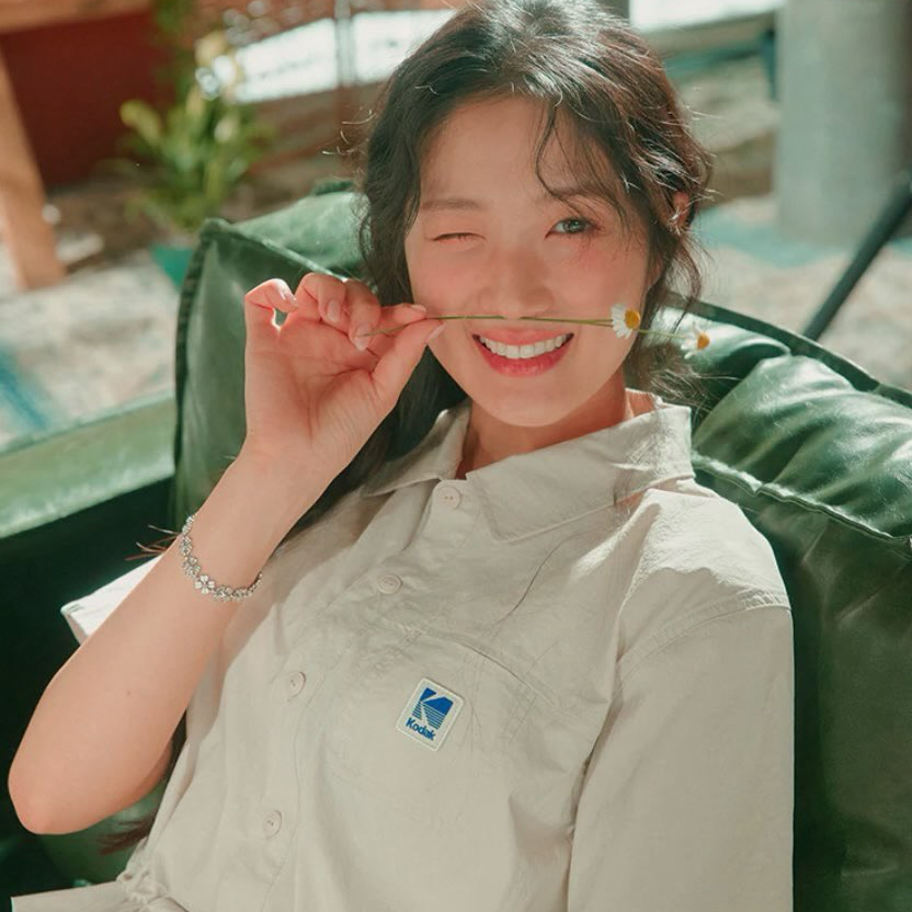 Behind-the-scenes cut of Kim Hyeyoon