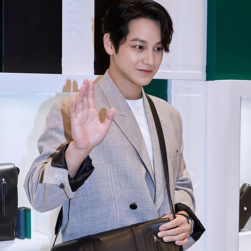 Behind-the-scenes cut of Kim Bum