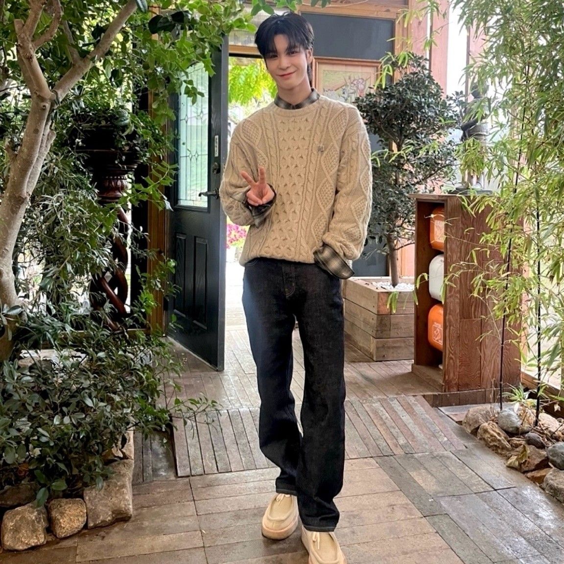 A moment captured by a fan of Jeong Dongwon