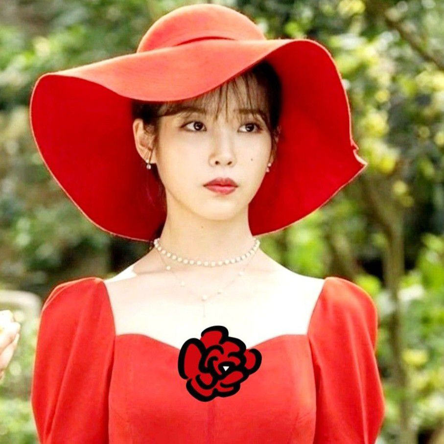 Behind-the-scenes cut of IU
