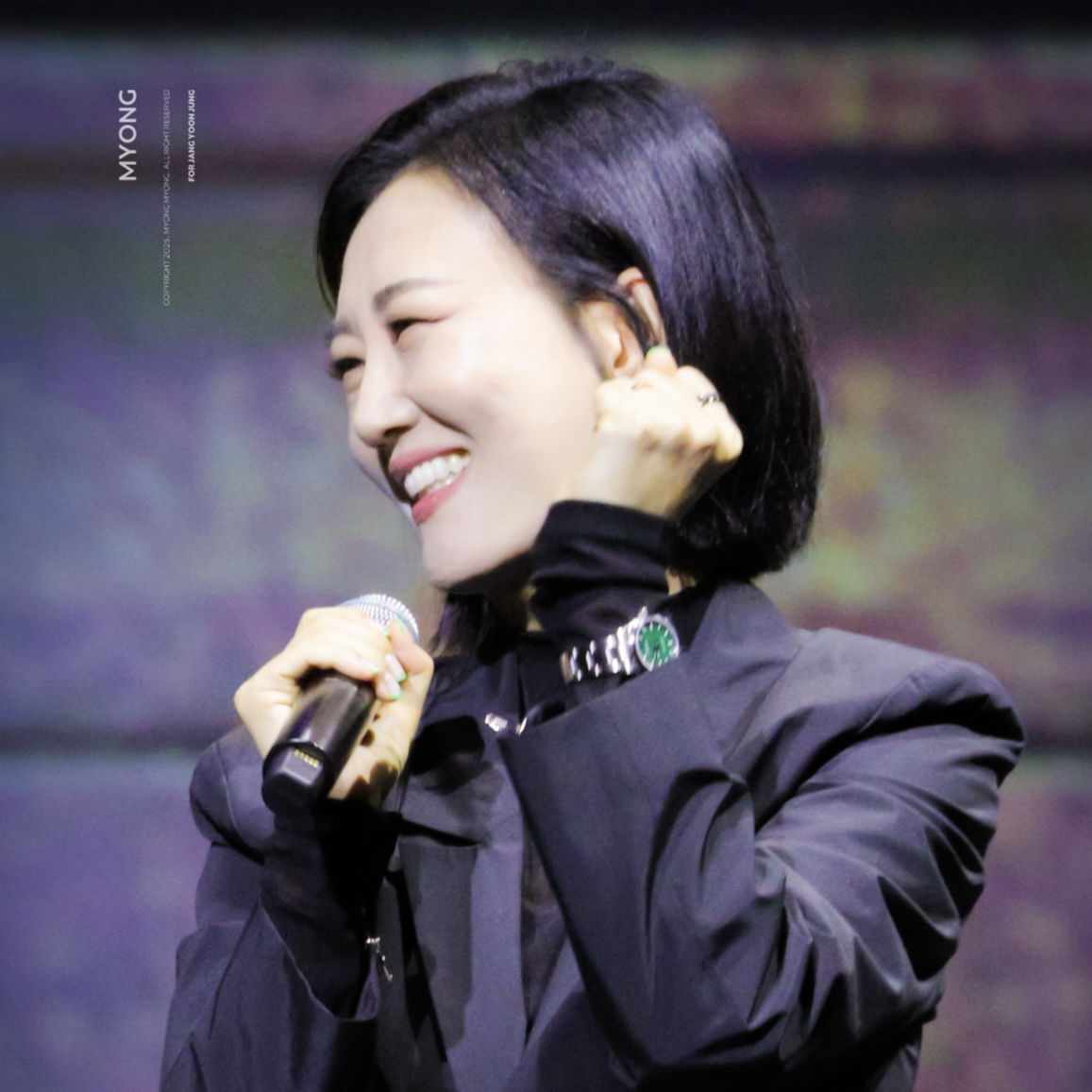 A moment captured by a fan of Jang Yoonjeong