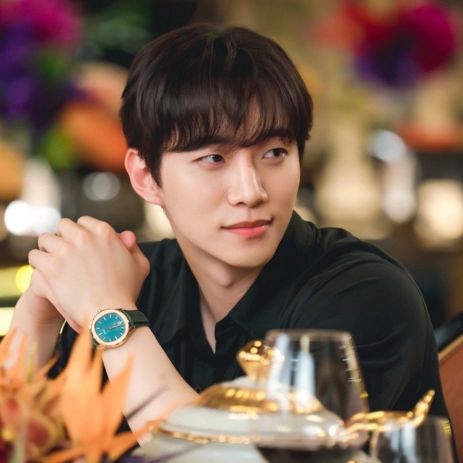 Behind-the-scenes cut of Lee Junho