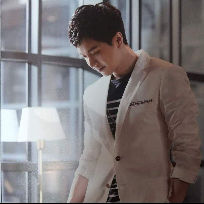 Recent activity shot of Lee Seunggi