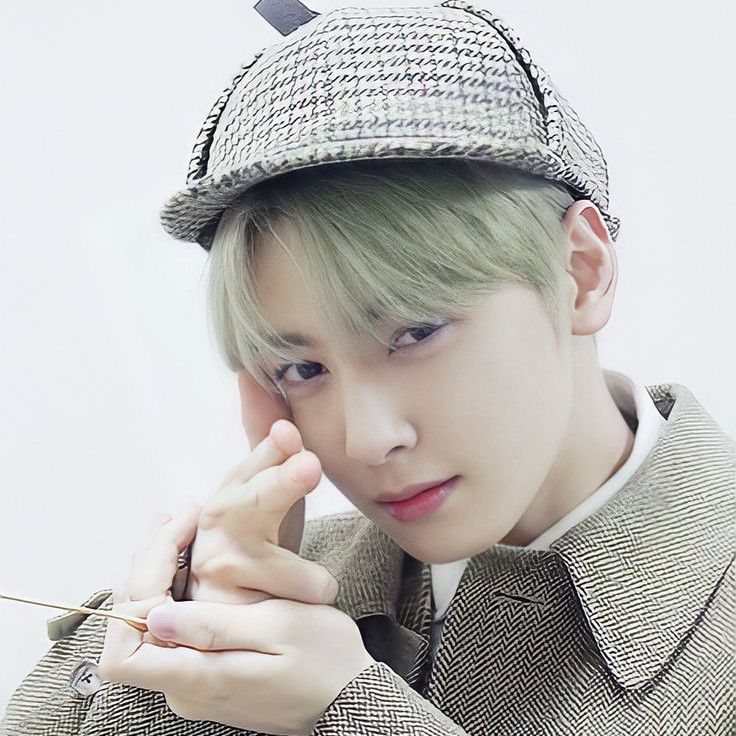 Latest photo of Cha Eunwoo