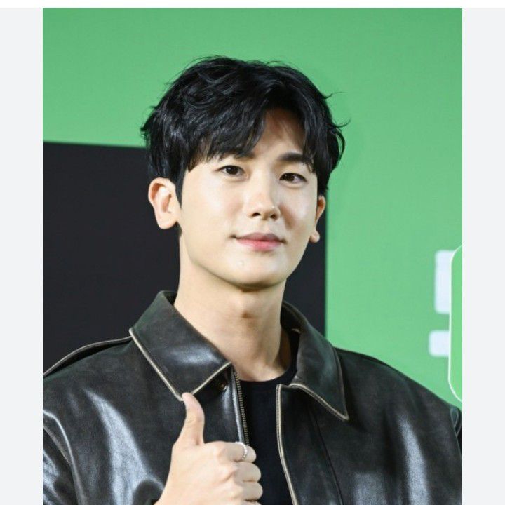 Latest photo of Park Hyungsik
