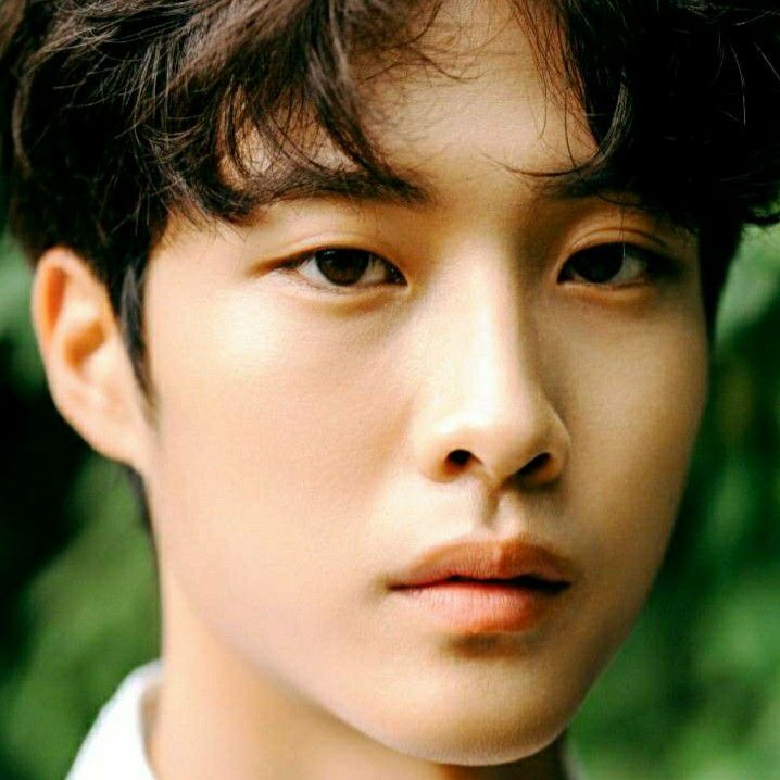 A moment captured by a fan of Lee Jongwon