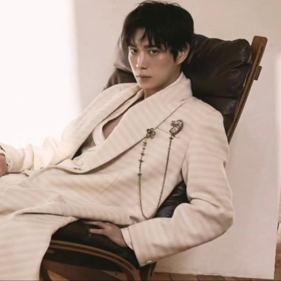 Behind-the-scenes cut of Kim Youngdae