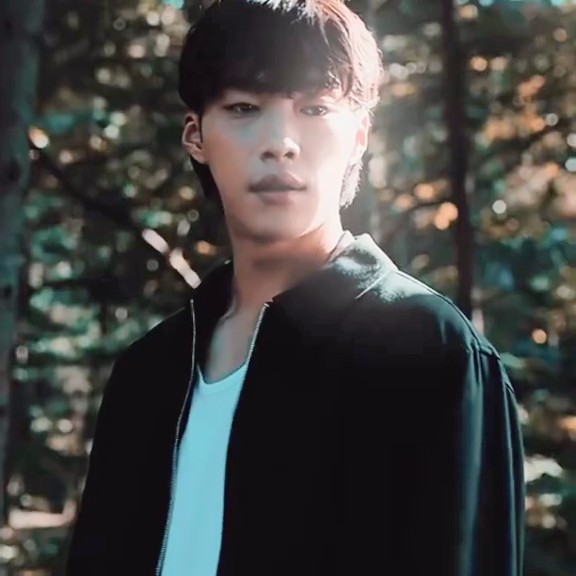 Behind-the-scenes cut of Woo Dohwan