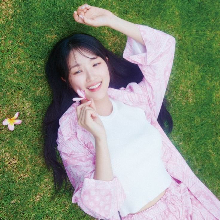 Recent activity shot of Kim Hyeyoon