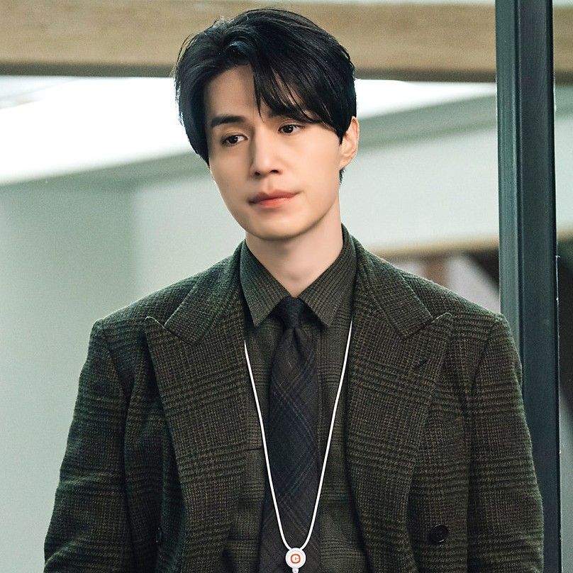 Recent activity shot of Lee Dongwook