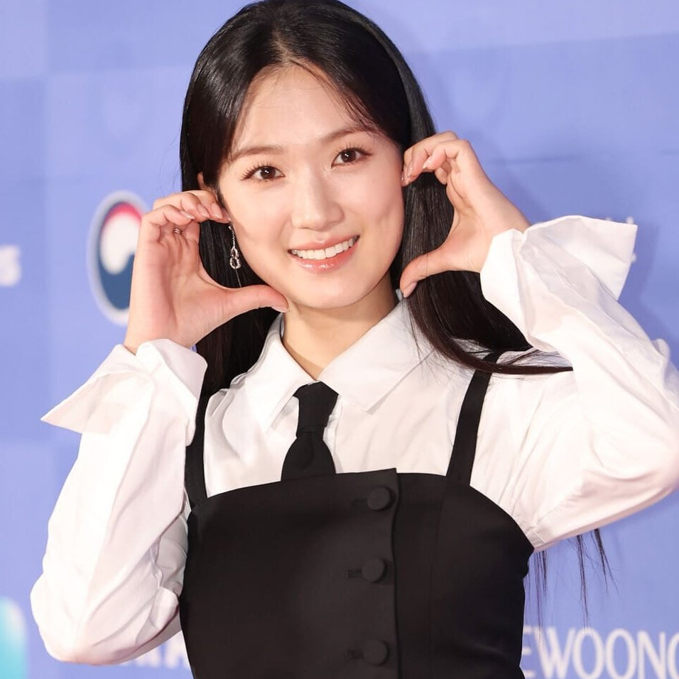 Foto kegiatan terbaru dari Kim Hyeyoon