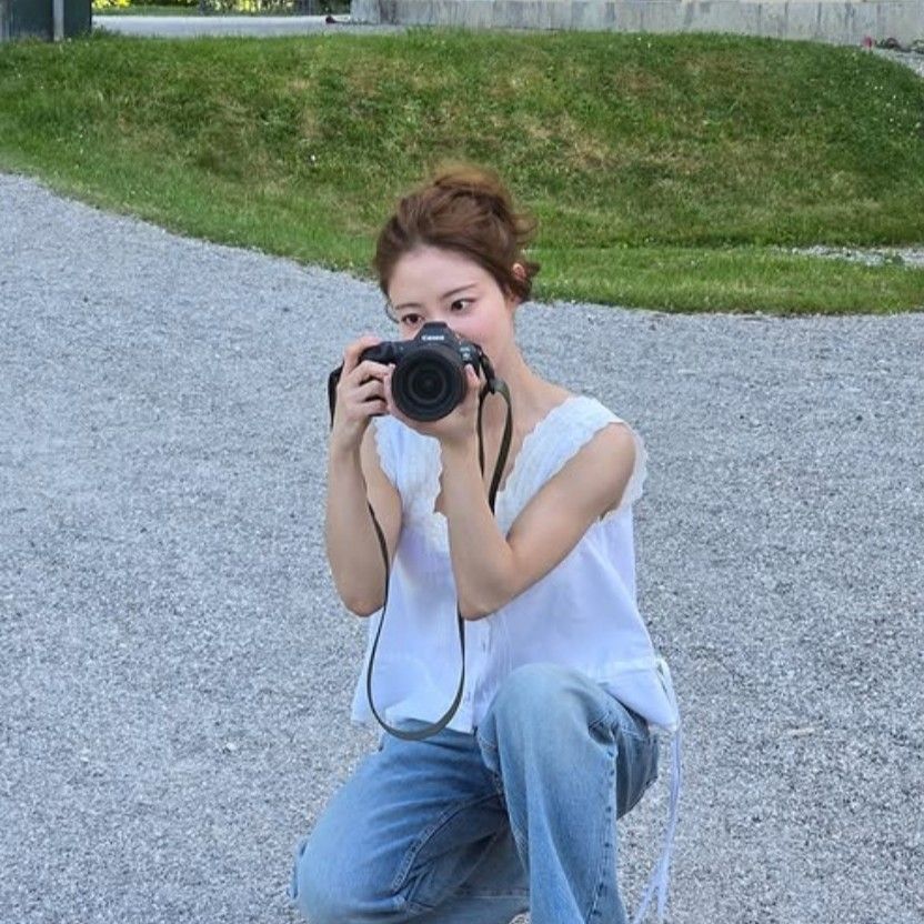 Behind-the-scenes cut of Lee Seyoung