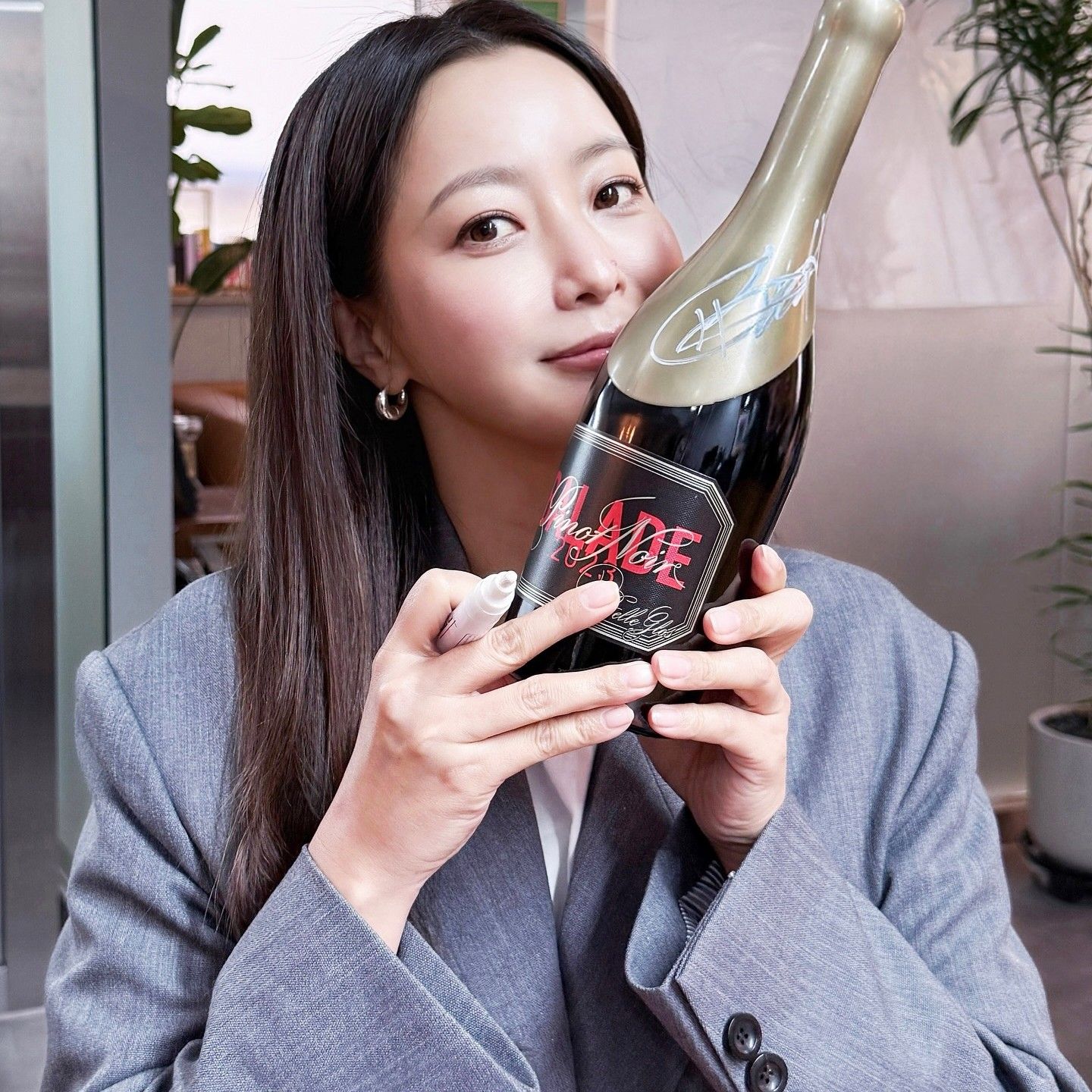 Behind-the-scenes cut of Kim Heesun