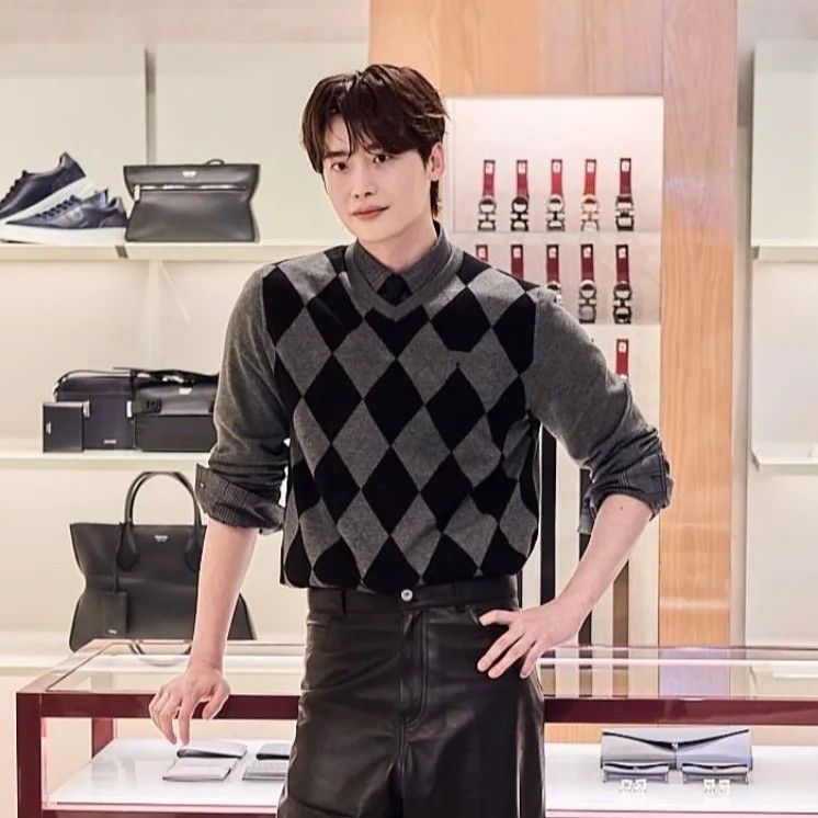A moment captured by a fan of Lee Jongsuk