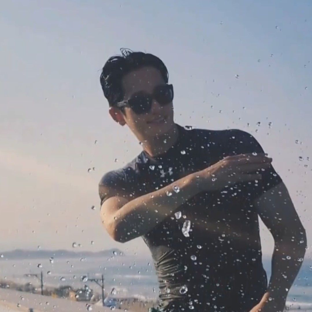 Behind-the-scenes cut of Park Sihoo
