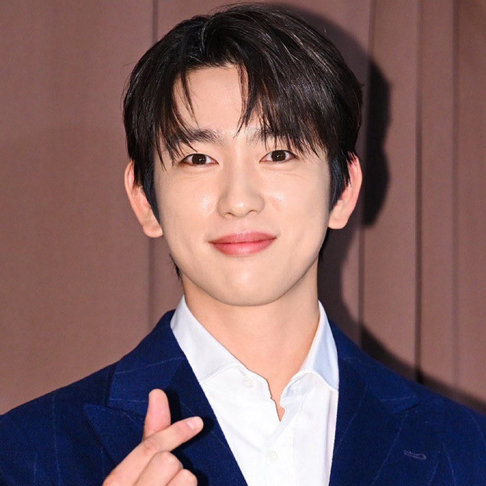 Foto terbaru dari Park Jinyoung