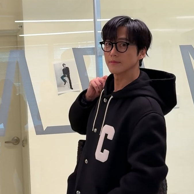 Behind-the-scenes cut of Namkoong Min