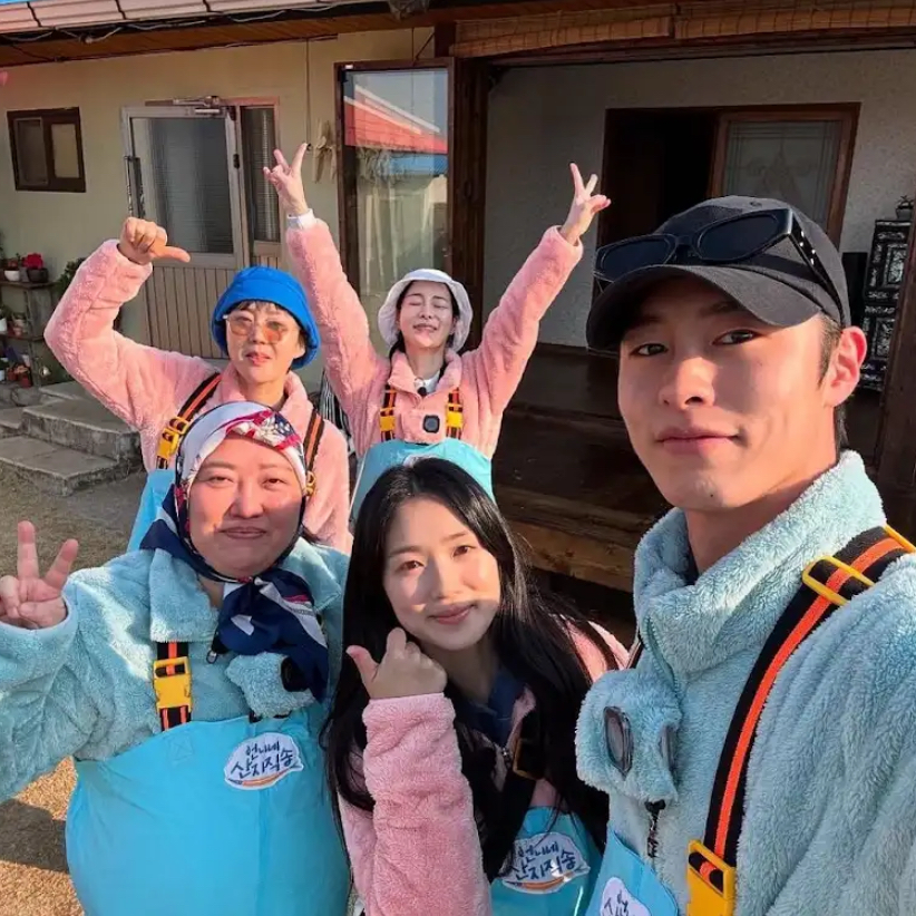 Recent activity shot of Kim Hyeyoon