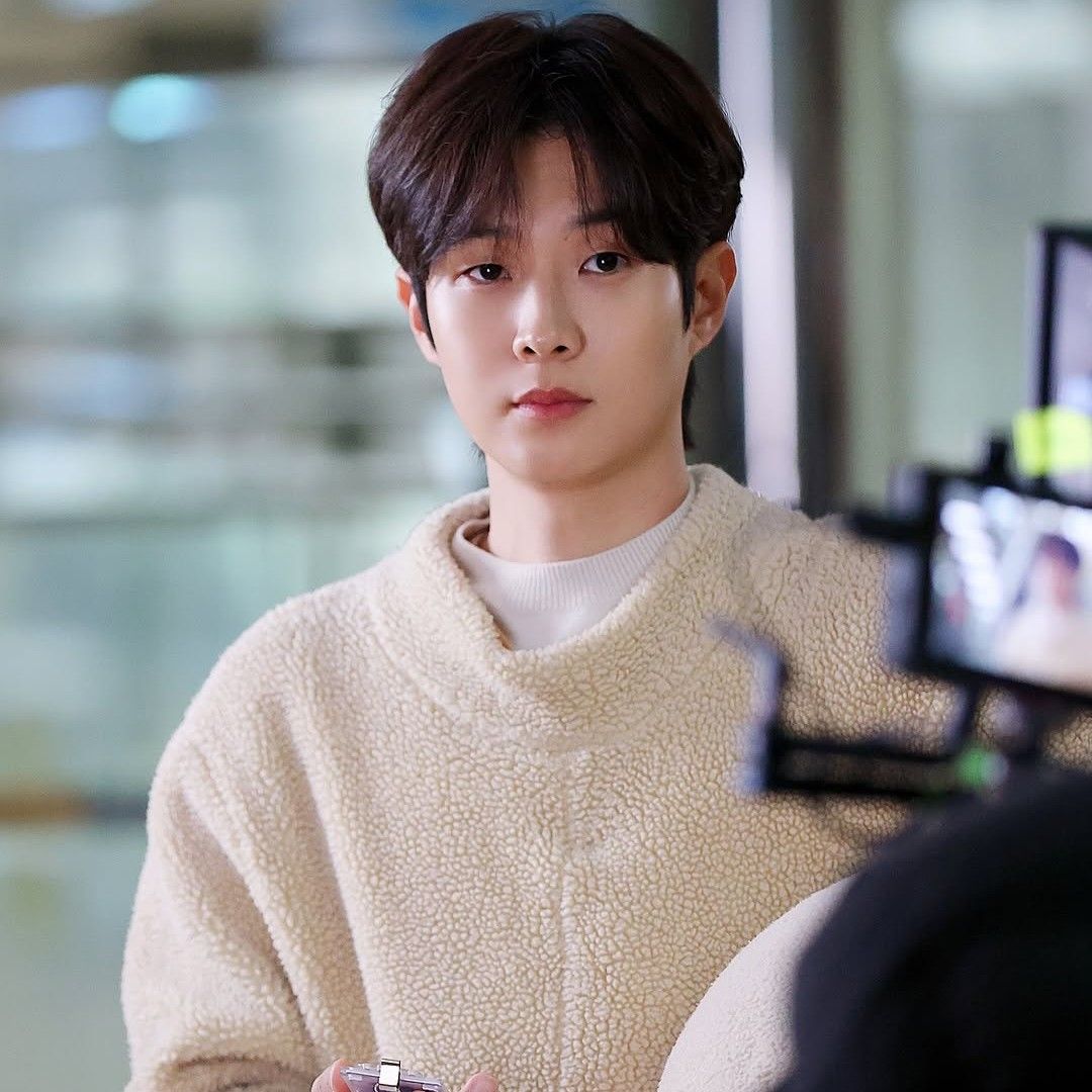 Recent activity shot of Choi Wooshik